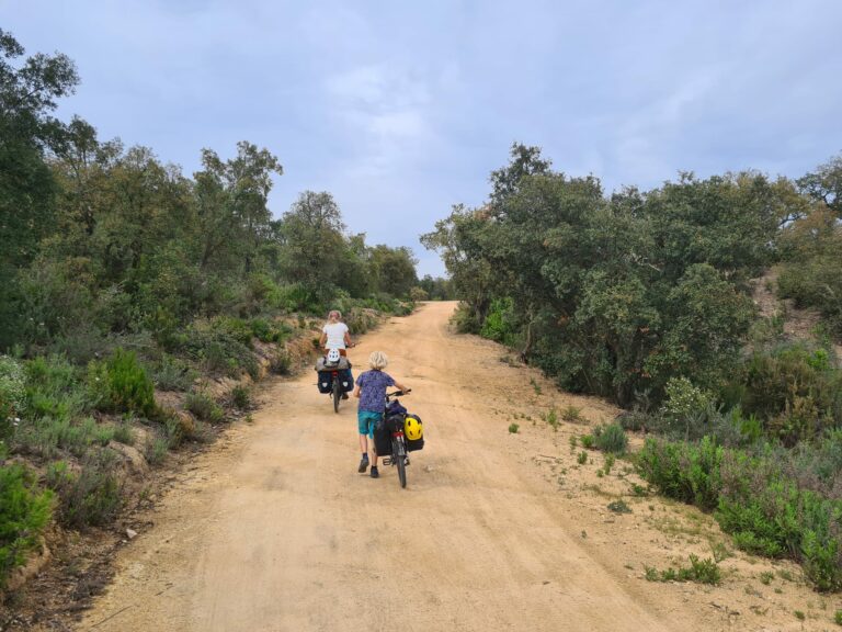 Fietsen (wandelen) over de onverharde wegen van het Spaanse binnenland tijdens etappe 9 | Fietsmagie